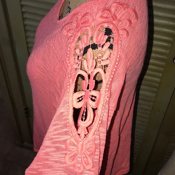 Coral lightweight sweater with lace shoulder - Picture 6 of 7